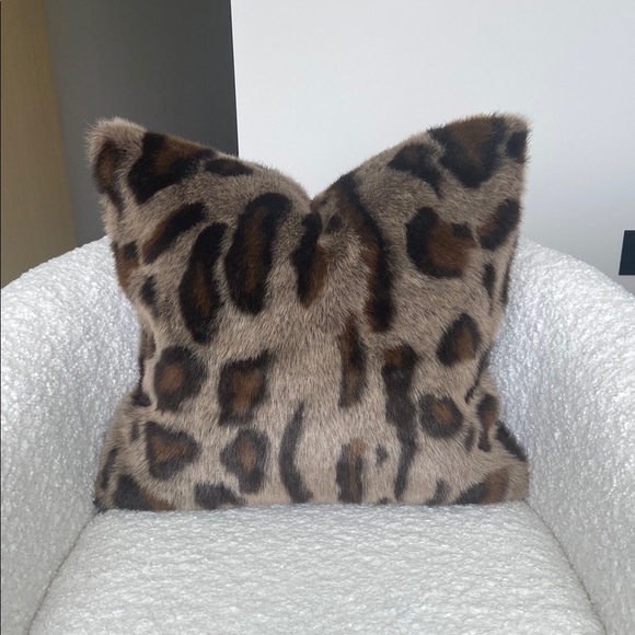 Leopard Print Faux Fur Pillow - Picture 1 of 4